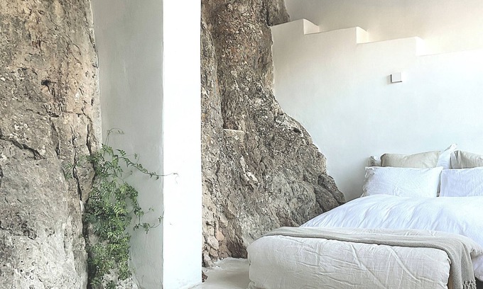 Montejaque Haus | House No.45 is spectacularly built on the rock of El Tajo, Montejaque.