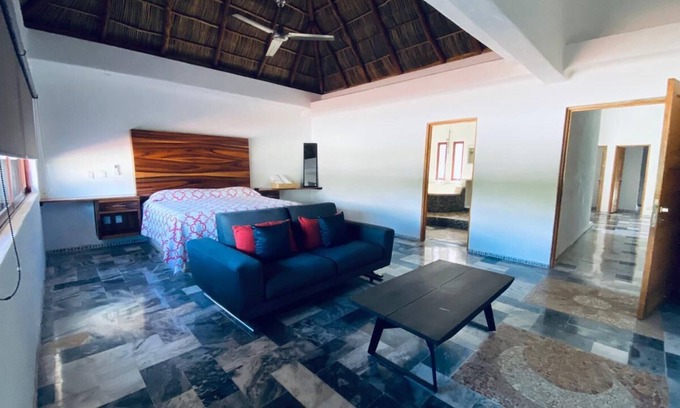 Barra de Navidad Haus | House on the canal private dock and pool