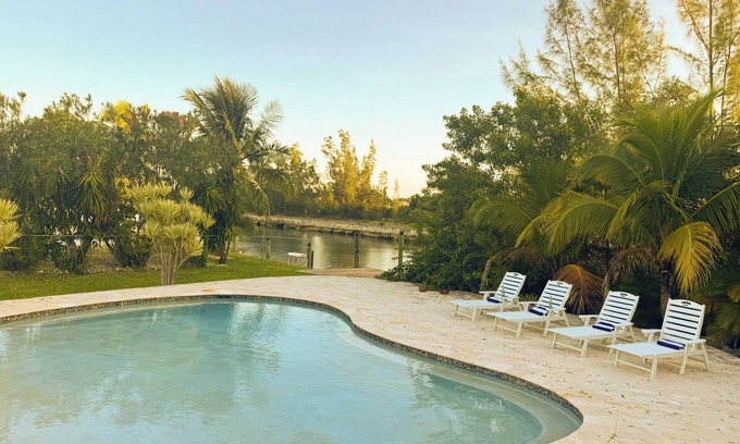 Smith's Point Haus | House on the canal with pool 10 min walk from beach. Fishing dream come true.