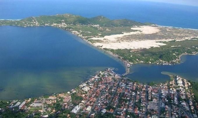 Lagoa da Conceicao Haus | Haus in der Lagune mit 1 Schlafzimmer, 1 Badezimmer, mit Internet, 300 m vom Strand entfernt.
