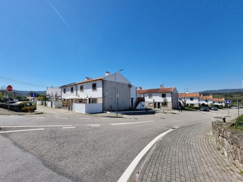 Vila Nova de Cerveira Haus | HOUSE ONLY FOR YOU ! 3 bedroom 2wc,BBQ,balcon 2,CENTRO vila!