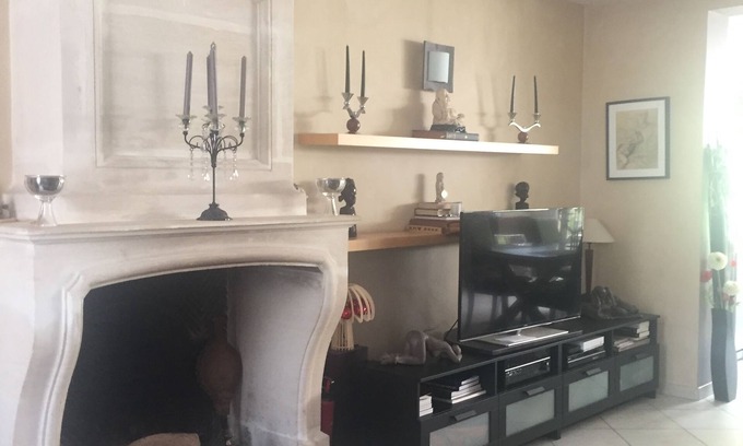Montrouge Haus | House Porte d'Orléans 7 bedrooms, 3 bathrooms 4 bedrooms and garden.