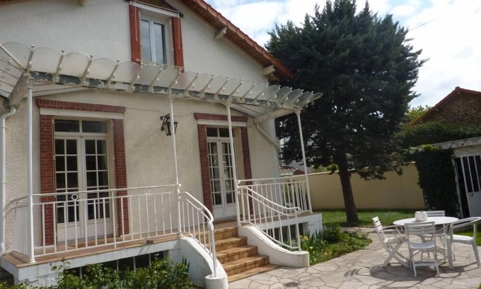 Champignol Villa | Ferienhaus / Villa - Saint Maur des Fossés