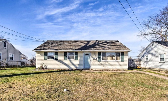 Bellmawr Haus | House with Pellet Smoker and Grill, 1 Mi to Lake!