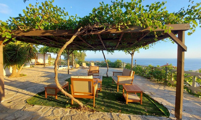 Koumeika Haus | House With With a Spectacular sea View