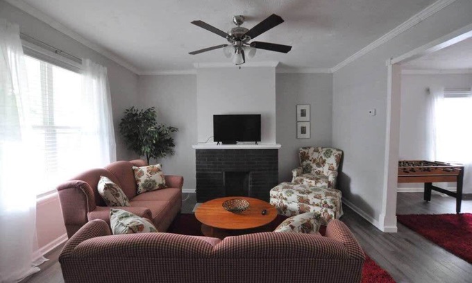 West Columbus Haus | Housepitality - Franklinton Manor - Spacious