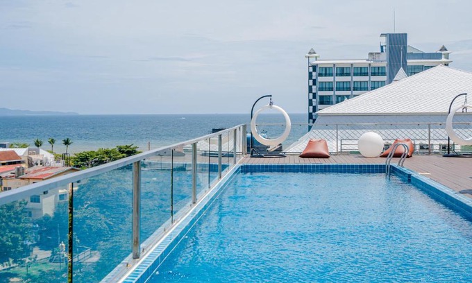 Na Kluea Hotel | HT9 Hotel