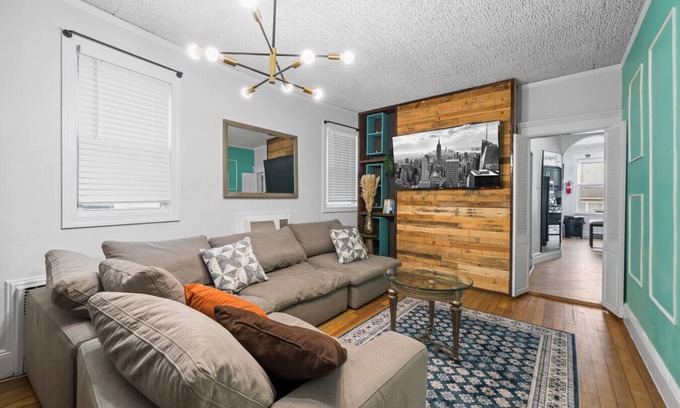 Bayonne Haus | ✨ Huge Family Retreat Near NYC, MetLife & American Dream Mall