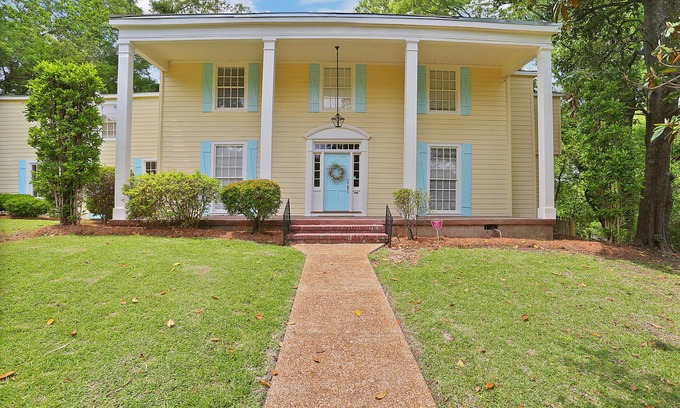 Greater Belhaven Haus | Magnolia Manor: Genießen Sie die größte Ferienwohnung in Jackson