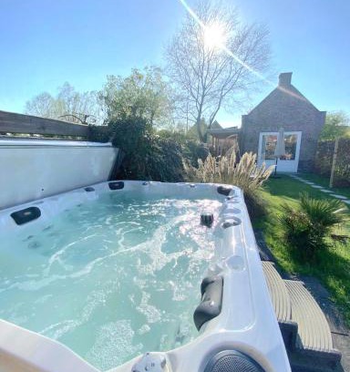 Zuid-Scharwoude Haus | Huisje Suus, inclusief jacuzzi, kano en kajak