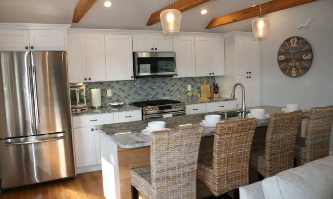 Humarock Haus | Humarock Hideaway, Tranquil Cottage with River Views