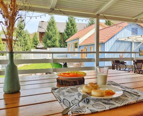 Besqaynar Haus | HYGGE HOME уютный коттедж с террасой и баней для проживания нескольких семей