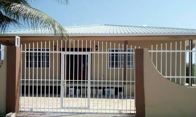 Belize City Haus | I & R Home
