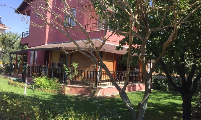 Dikili Villa | İZMİR DİKİLİ SİTE İÇİNDE HAVUZLU-BAHÇELİ VİLLA