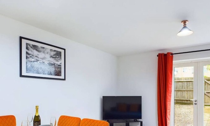 Cheltenham Haus | Ideal For Business | Long Stays | Parking & Wifi