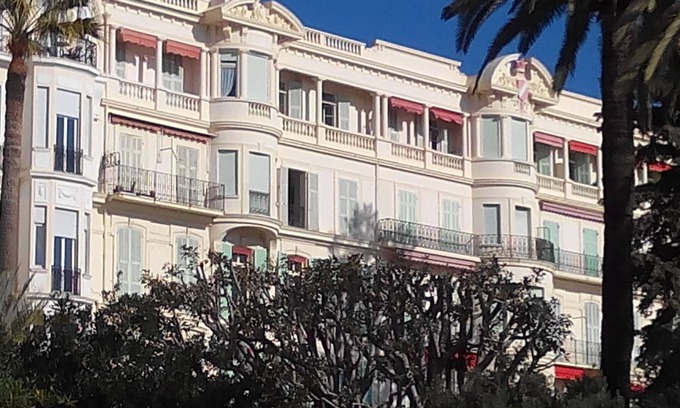 Old Town Wohnung | Ideale Lage, prächtiges Studio, toller Meerblick, in einem alten Palast mit Park