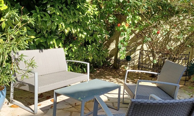 Bry-sur-Marne Hütte | Ideal LOCATION to visit Paris & Disney - very select setting with PARKING