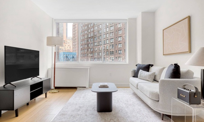 Sutton Place Wohnung | Ideal Midtown East 2BR w/ Elevator, Doorman & Gym, near UN, by Blueground