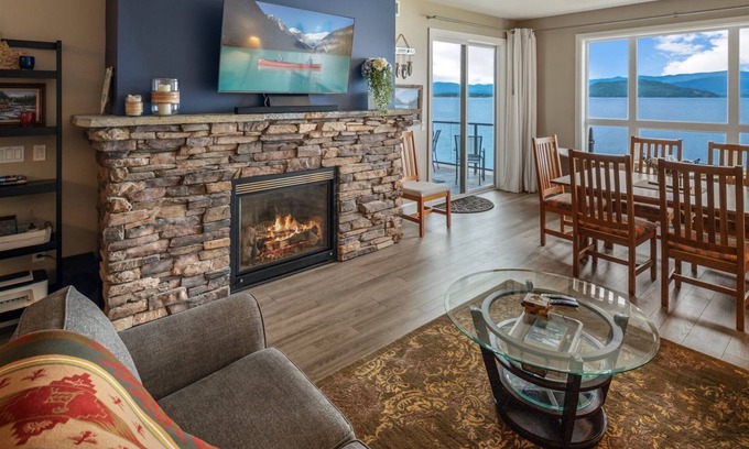 Sandpoint Eigentumswohnung | Ideal Seasons Waterfront Condo | Spa, Beach, Hot Tub, Pool, Marina