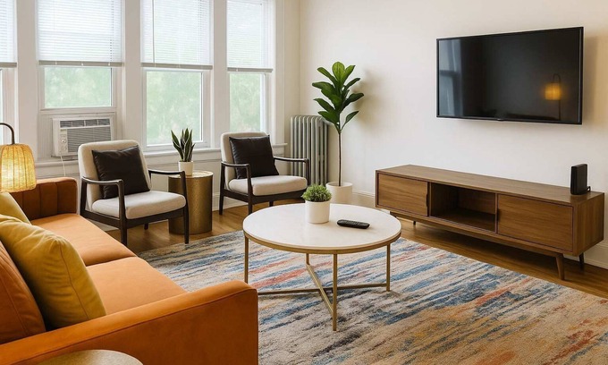 Old Irving Park Wohnung | Ideal & Spacious 1BR Apt