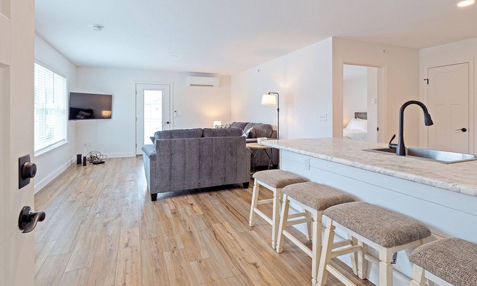Auburn Wohnung | Idyllic 1BD, 1BA Oasis: Only 3mi to Bates & CMCC