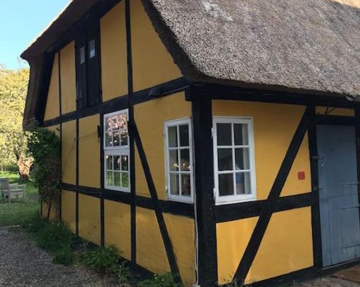 Troense Haus | Idyllisk baghus i det gamle Troense