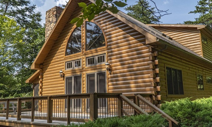 Huntingdon Kabine | Geräumiges Blockhaus in fußläufiger Entfernung zum See, ideal zum Kajakfahren!