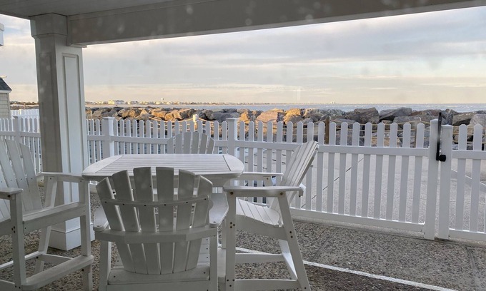 Avalon Eigentumswohnung | Immaculate Oceanfront Condo