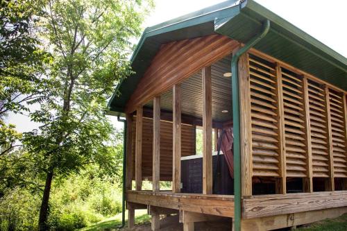 Equality Haus | Impressive Secluded Cabin with Hot-tub in Herod, Illinois