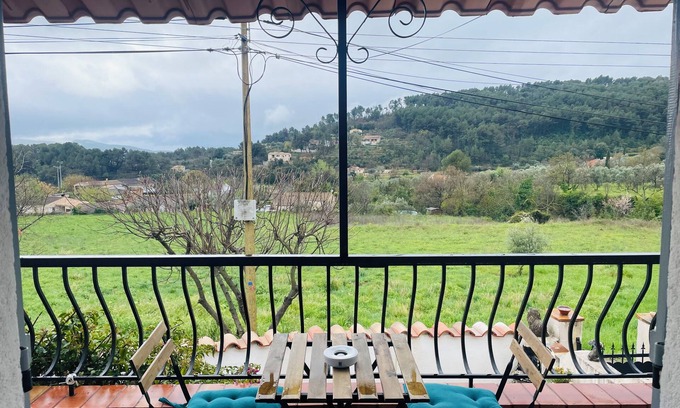 Callas Haus | In a quiet setting, single-storey house overlooking the lush greenery of the Var.