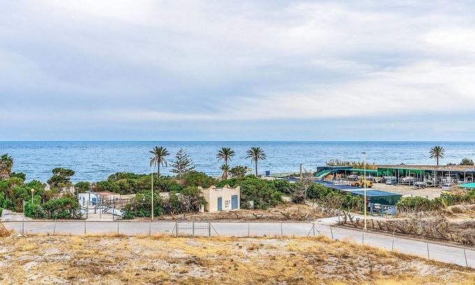 Lujar Wohnung | In a very quiet area of Costa Tropica welcomes you this beautiful apartment with sea view.