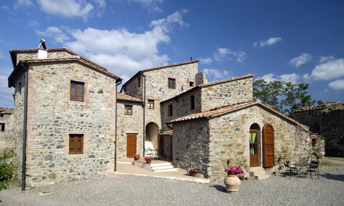 Montecastelli Haus | In a wonderful medieval village on the Tuscan hills, with air conditioning