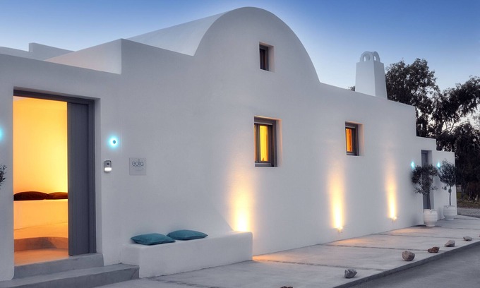 Kamari Villa | In Eolia Villas glauben wir in wahrer Gastfreundschaft.