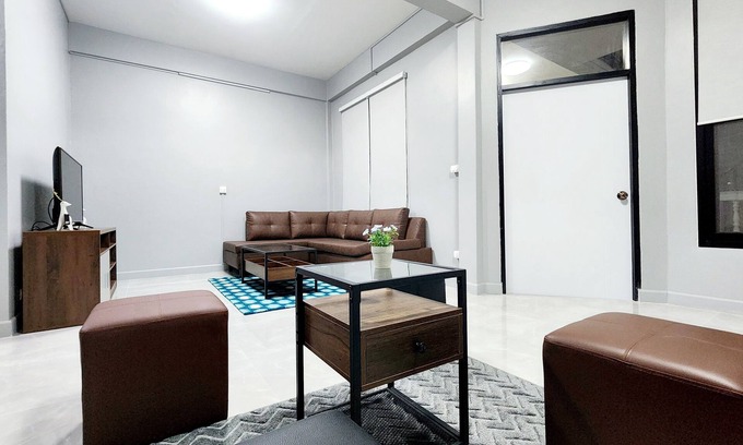 Ratchadaphisek Haus | In the central of the city, close to convenience stores and transportation hubs.