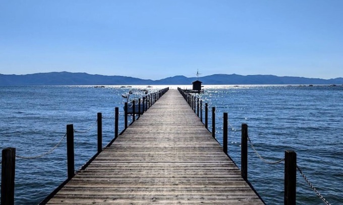 Tahoe City Eigentumswohnung | Im Herzen von Tahoe City! Privater Strand und Pool! Walk Anywhere!