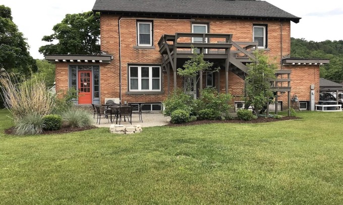 Munising Haus | Im Herzen der Stadt; Gehobene historische Heimat; Spaziergang zum Lake Superior & Bootsfahrten!