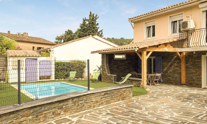 Le Cannet-des-Maures Haus | In the interior of the Côte d'Azur welcomes you this large and family vacation home with pool.