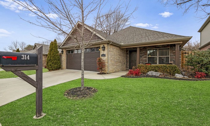 Fayetteville Haus | In the middle of Town / House / 3bdr / 2 bath