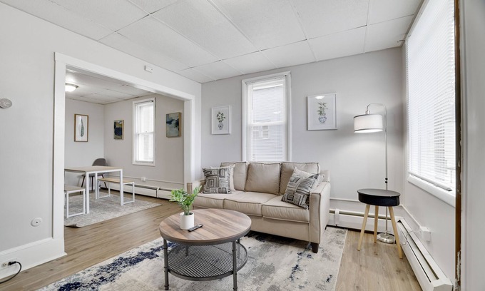 Wilkes-Barre Wohnung | In Unit W&D Free Parking Fast Wifi 5 Min Downtown