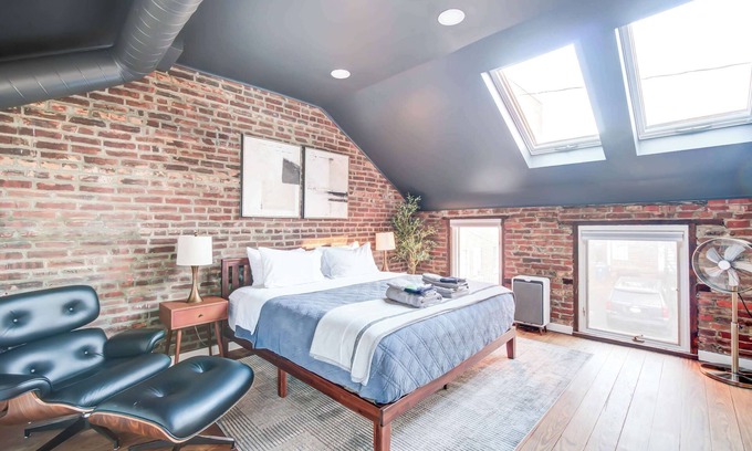 Old Town Alexandria Haus | INAUGURATION | TWO FREE Parking! Walk to Metro