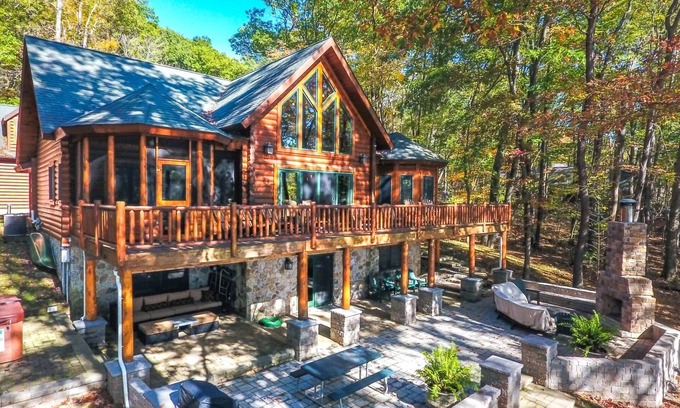 Thayerville Haus | Incredible Home: The Best Lake Front in Deep Creek!