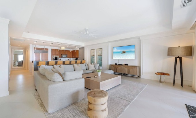 Seven Mile Beach Eigentumswohnung | Incredible Oceanfront Oasis on 7 Mile Beach at The Ritz-Carlton