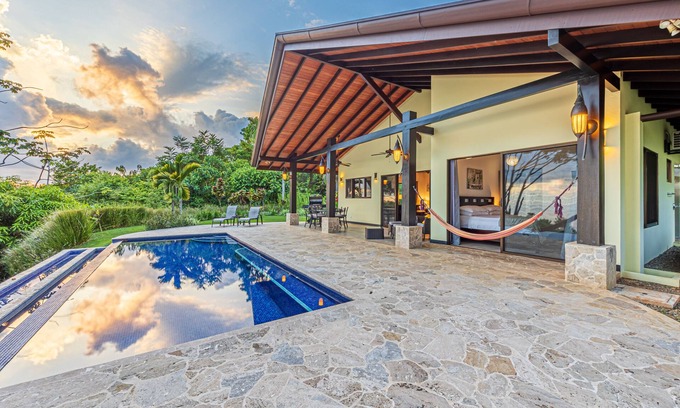 Dominical Villa | Olas Azul - Wunderschöner Meer- und Bergblick, Wohnanlage, privater Pool