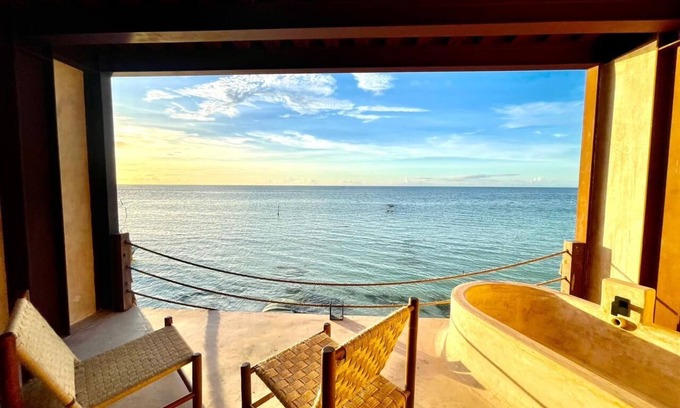 Bouvet Island Wohnung | Incredible Suite Room with POOL VIEW & TUB / 1 King Size