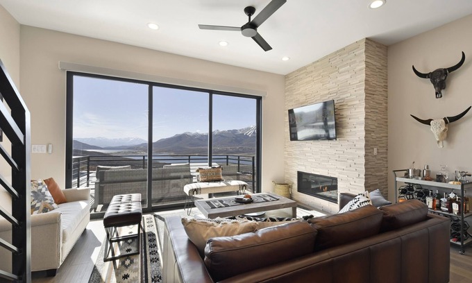 Kamas Haus | Incredible Views | 2 Kitchens | Garage | Lake Access