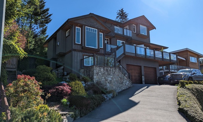 Garibaldi Highlands Haus | Incredible views in Mountain biking paradise, Squamish BC available Nov / Dec.