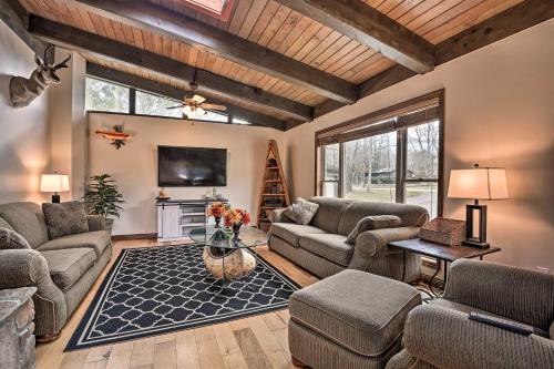 Indian Lake Haus | Indian Lake Retreat with Wet Bar and Covered Deck