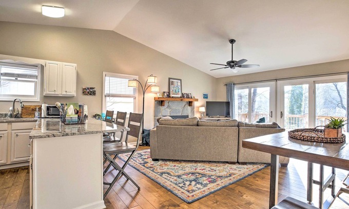 Waleska Hütte | 'Indigo Cottage' w/ Deck on Lake Arrowhead!