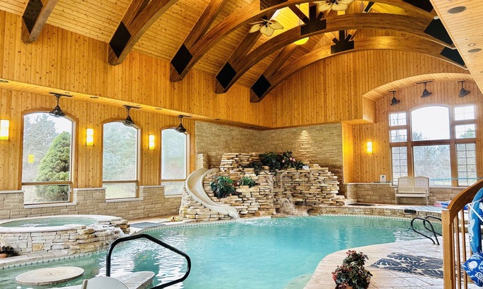 East Leroy Haus | #Indoor Pool, #Lakefront, #Indoor #Pickleball, Sleeps 30
