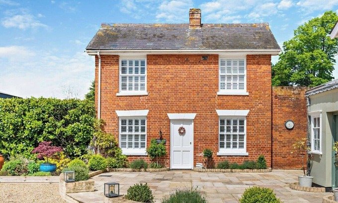 Toppesfield Hütte | Indulge in elegance at Toppesfield Hall Cottage: Hot Tub, Tennis, Bike Hire, Relaxation Treatments!